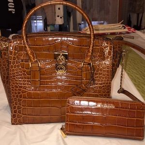 MK Satchel with matching wallet!!!
